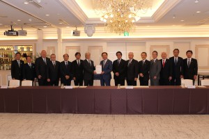 県知事と集合写真